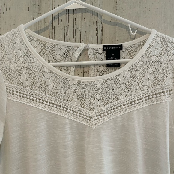 New Directions Boho lace/fringe bell sleeve top Sz medium - Picture 2 of 6